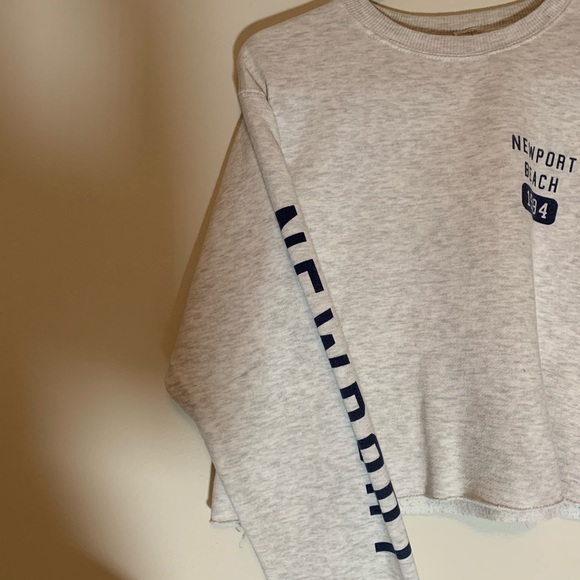 Brandy Melville Newport Beach Top - Picture 3 of 6